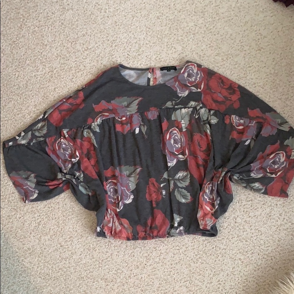 Grey shirt with rose design